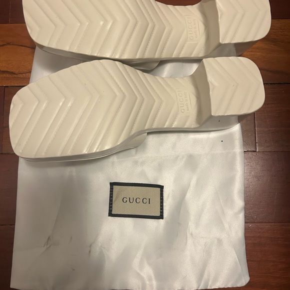 Gucci Cream Women's Rubber Sandals - Picture 3 of 3
